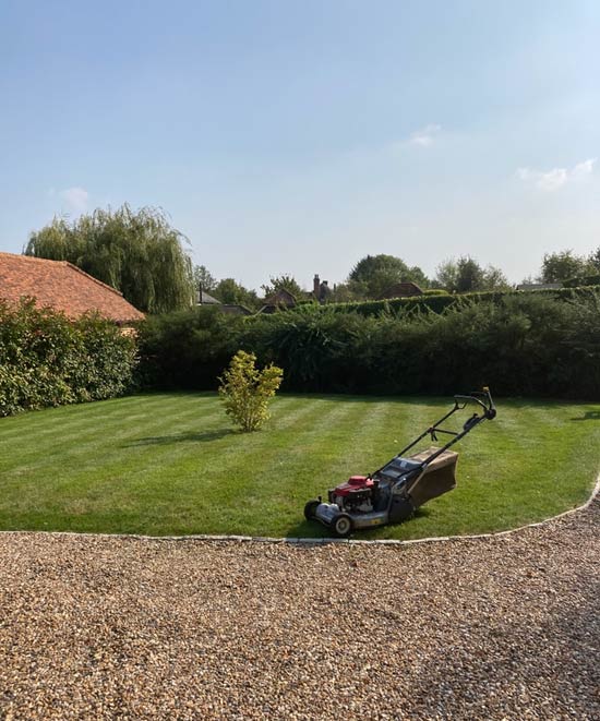 Grass cutting and lawn maintenance in Haddenham, Buckinghamshire