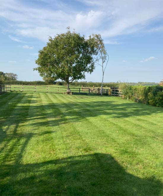 Grass cutting and lawn maintenance in Long Crendon, Oxfordshire